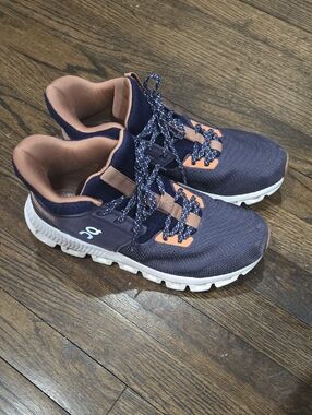 On Cloud Hi Edge Running Shoe - Navy Blue & Dusty Rose Size 9.5